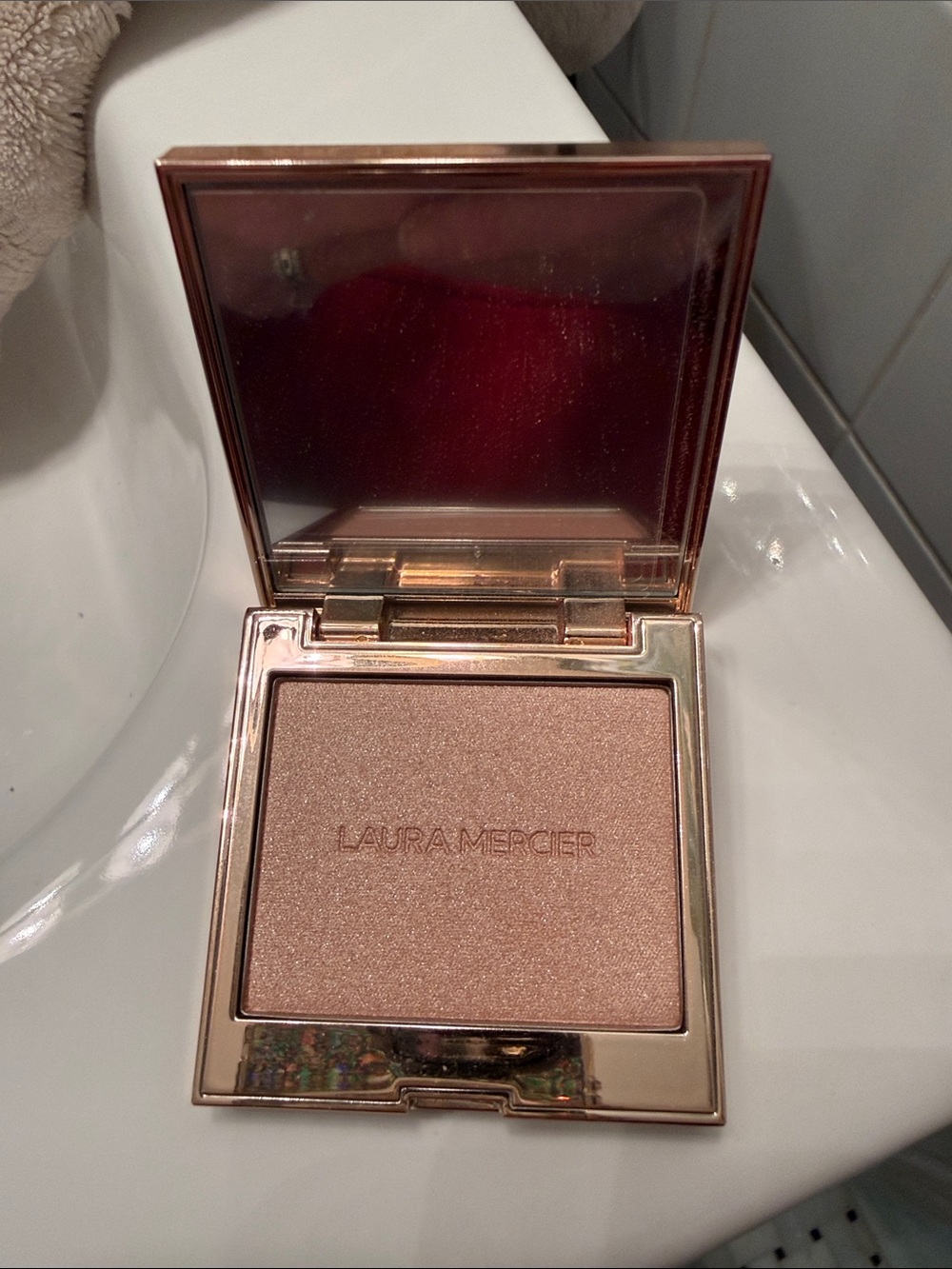 laura mercier highlighting powder rose gold